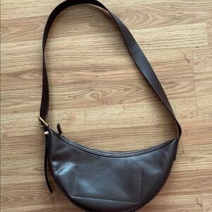 Madewell Women's Essentials Crescent Sling Bag